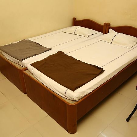 Sri Sai Krishna Deluxe Lodge Hyderabad Exterior photo